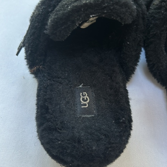 UGG Fluff It - Picture 2 of 5